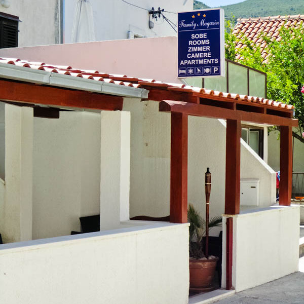Apartments Family Magazin - Accommodation, Accommodation Family Magazin Žuljana
